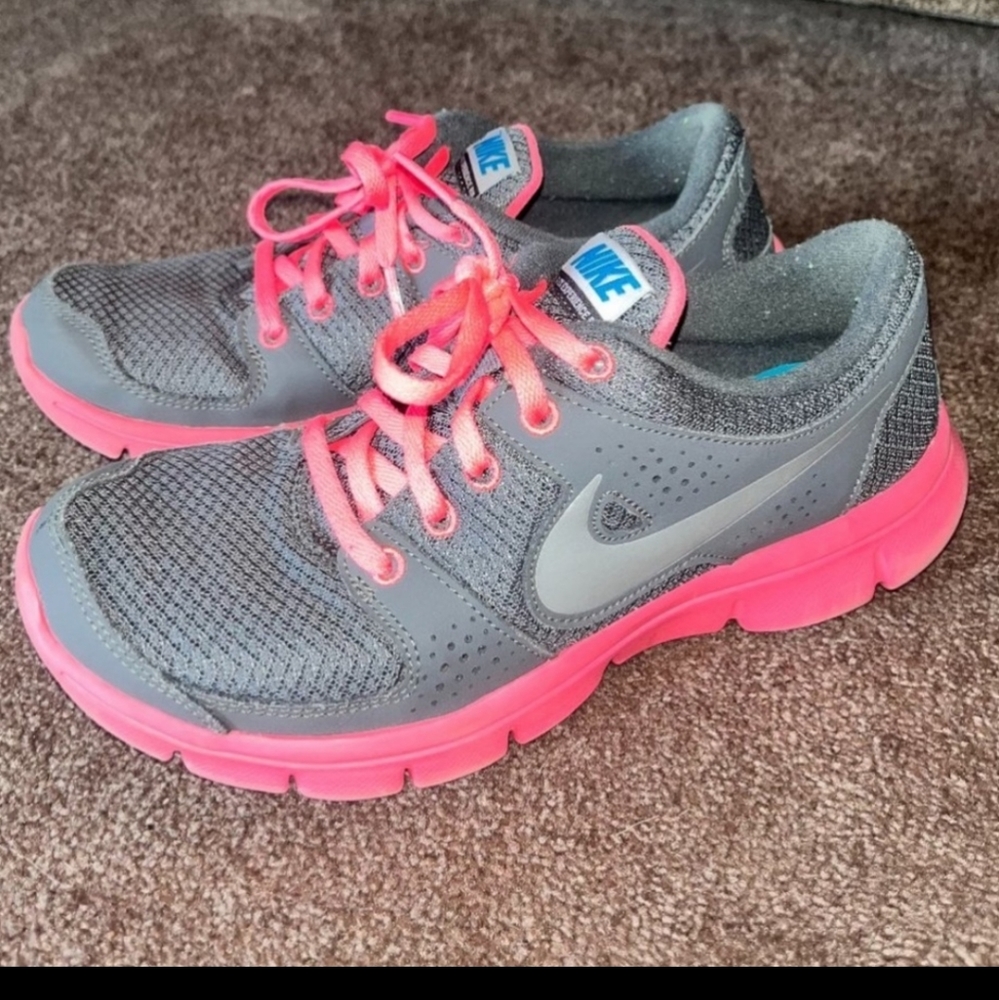 Nike Flex RN sneakers big girl size 4